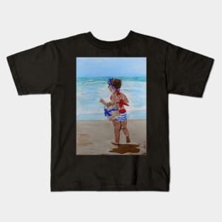 Beach Belle with Sunnies - Little Girl on Beach Kids T-Shirt